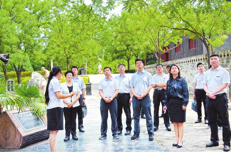 山西黄巍家庭背景图片