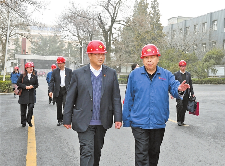 何天恩在山西春雷铜材有限公司调研